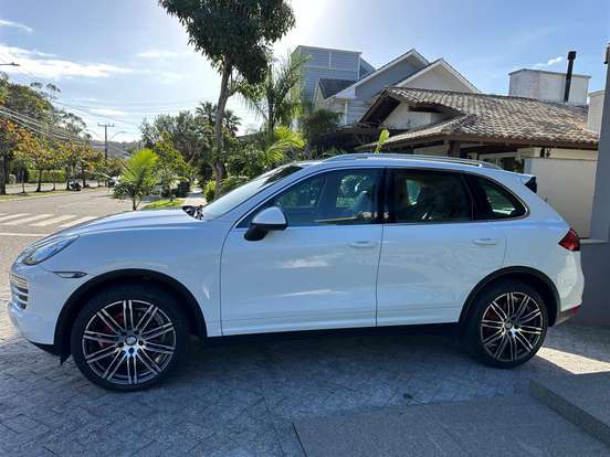 PORSCHE-CAYENNE-2012