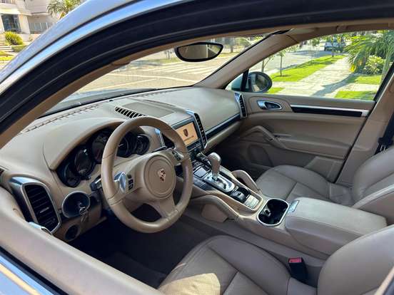PORSCHE-CAYENNE-2012