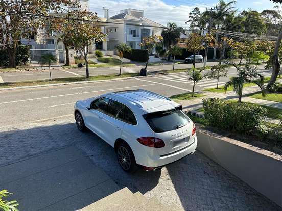 PORSCHE-CAYENNE-2012