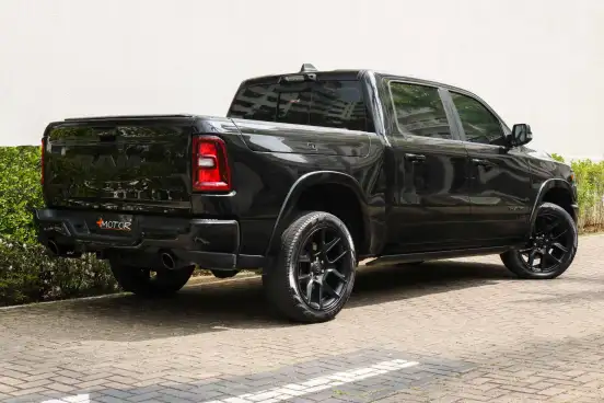 RAM-1500-3.0 HURRICANE 6 BITURBO GASOLINA LARAMIE NIGHT EDITION CD 4X4 AUTOMÁTICO RAM-1500-2025