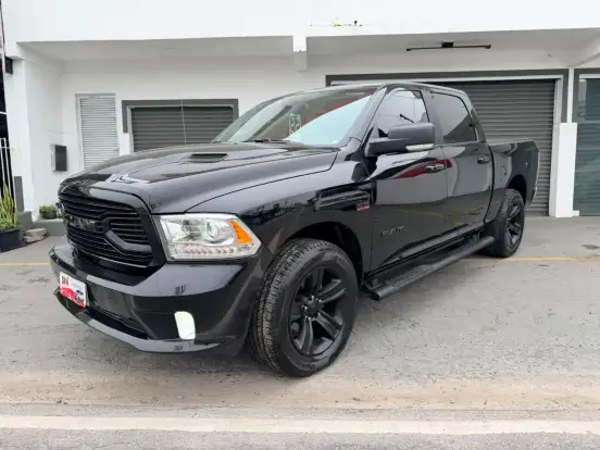 RAM-CLASSIC-5.7 V8 GASOLINA LARAMIE NIGHT EDITION CD 4X4 AUTOMÁTICO RAM-CLASSIC-2022