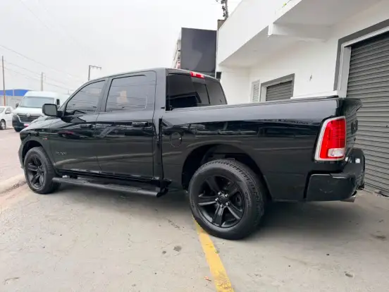RAM-CLASSIC-5.7 V8 GASOLINA LARAMIE NIGHT EDITION CD 4X4 AUTOMÁTICO RAM-CLASSIC-2022