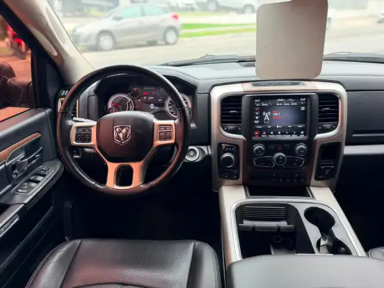 RAM-CLASSIC-5.7 V8 GASOLINA LARAMIE NIGHT EDITION CD 4X4 AUTOMÁTICO RAM-CLASSIC-2022