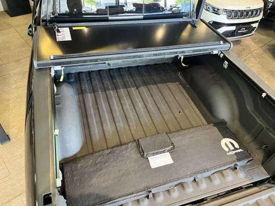 RAM-CLASSIC-5.7 V8 GASOLINA LARAMIE CD 4X4 AUTOMÁTICO RAM-CLASSIC-2023