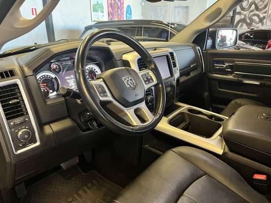 RAM-CLASSIC-5.7 V8 GASOLINA LARAMIE CD 4X4 AUTOMÁTICO RAM-CLASSIC-2023