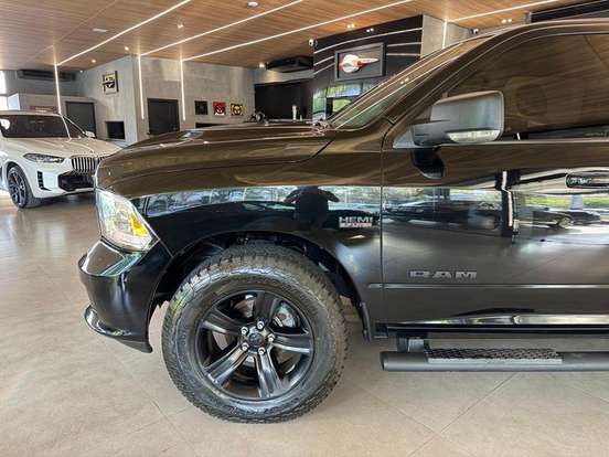 RAM-CLASSIC-5.7 V8 GASOLINA LARAMIE NIGHT EDITION CD 4X4 AUTOMÁTICO RAM-CLASSIC-2022