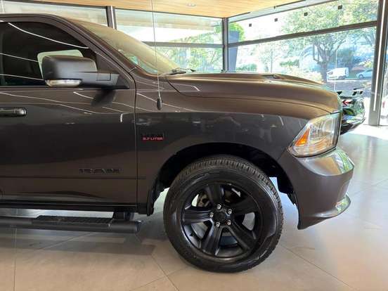 RAM-CLASSIC-5.7 V8 GASOLINA LARAMIE NIGHT EDITION CD 4X4 AUTOMÁTICO RAM-CLASSIC-2022