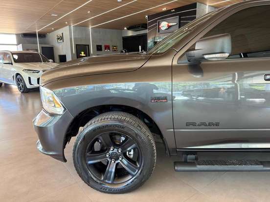 RAM-CLASSIC-5.7 V8 GASOLINA LARAMIE NIGHT EDITION CD 4X4 AUTOMÁTICO RAM-CLASSIC-2022