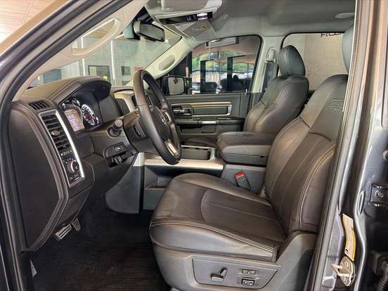 RAM-CLASSIC-5.7 V8 GASOLINA LARAMIE NIGHT EDITION CD 4X4 AUTOMÁTICO RAM-CLASSIC-2022