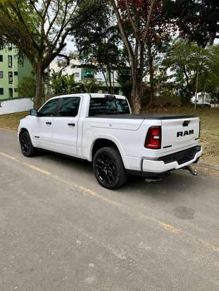 RAM-1500-3.0 HURRICANE 6 BITURBO GASOLINA LARAMIE NIGHT EDITION CD 4X4 AUTOMÁTICO RAM-1500-2024