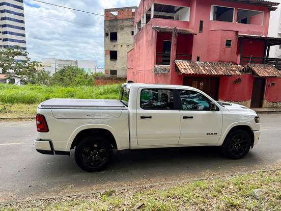 RAM-1500-3.0 HURRICANE 6 BITURBO GASOLINA LARAMIE NIGHT EDITION CD 4X4 AUTOMÁTICO RAM-1500-2024