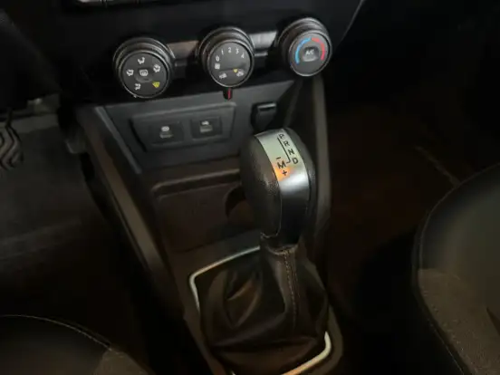 RENAULT-DUSTER-2023