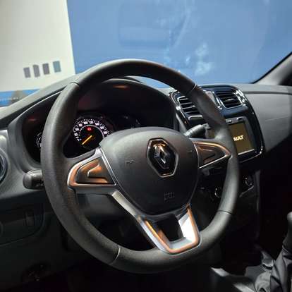 RENAULT-LOGAN-2024