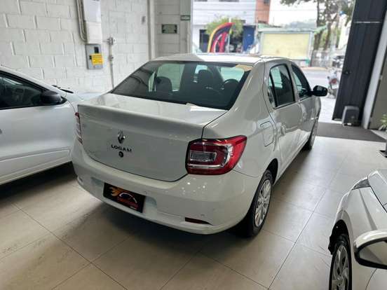 RENAULT-LOGAN-2024