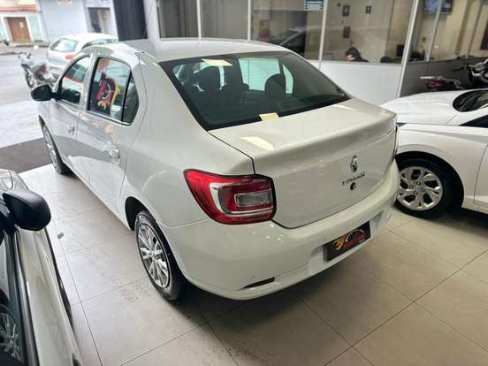RENAULT-LOGAN-2024