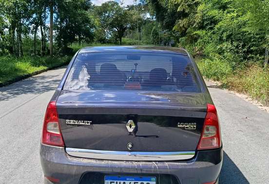 RENAULT-LOGAN-2011