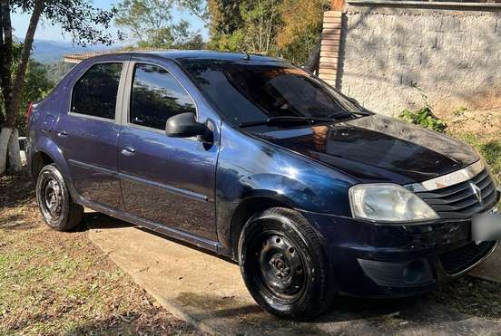 RENAULT-LOGAN-2011