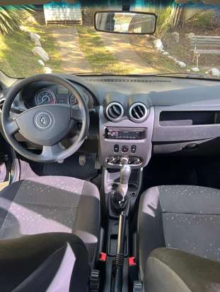 RENAULT-LOGAN-2011