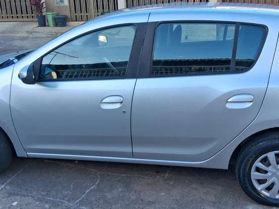 RENAULT-SANDERO-1.6 EXPRESSION 8V FLEX 4P AUTOMATIZADO RENAULT-SANDERO-2015