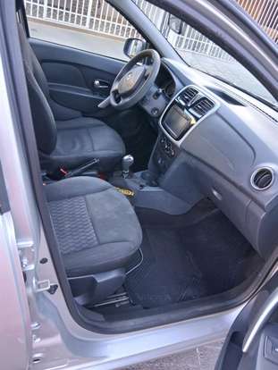 RENAULT-SANDERO-2015