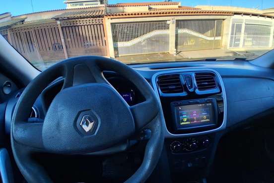 RENAULT-SANDERO-2015