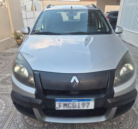 RENAULT-SANDERO-2013