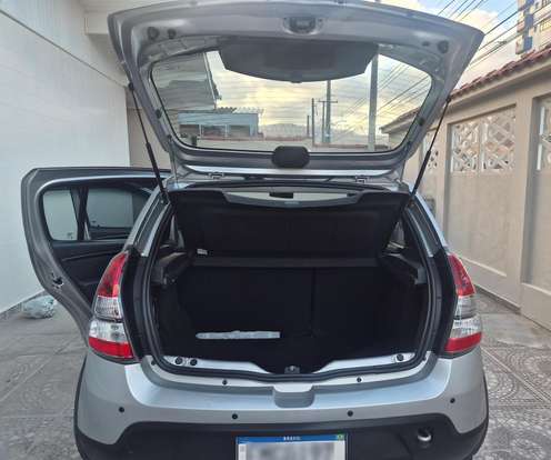 RENAULT-SANDERO-2013