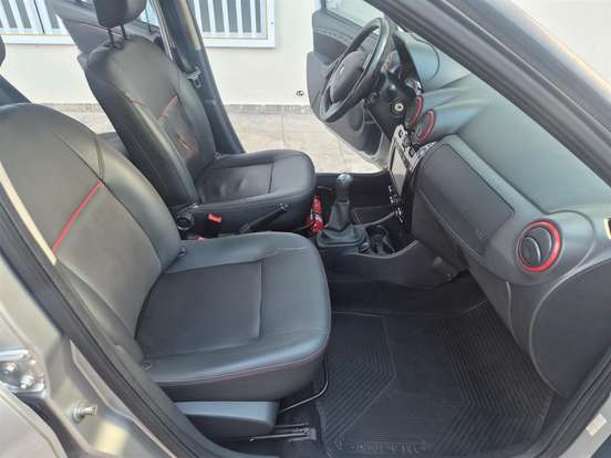 RENAULT-SANDERO-2013