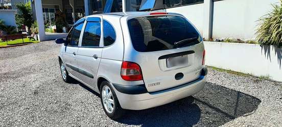 RENAULT-SCÉNIC-2010