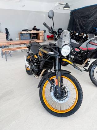 ROYAL ENFIELD HIMALAYAN 450 KAMET WHITE 
