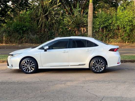 TOYOTA-COROLLA-2025
