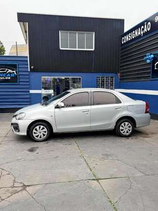 TOYOTA-ETIOS-2017