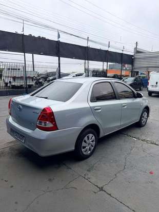 TOYOTA-ETIOS-2017