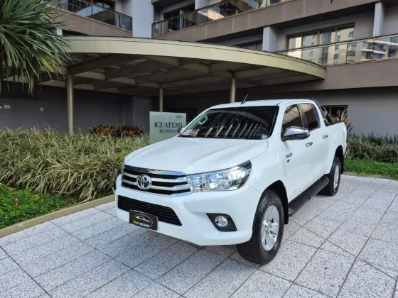 TOYOTA HILUX 2.7 SR 4X2 CD 16V FLEX 4P AUTOMÁTICO