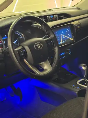 TOYOTA-HILUX-2025