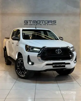 TOYOTA HILUX 2.8 D-4D TURBO DIESEL CD SRV 4X4 AUTOMÁTICO
