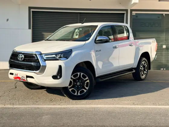 TOYOTA HILUX 2.8 D-4D TURBO DIESEL CD SRV 4X4 AUTOMÁTICO
