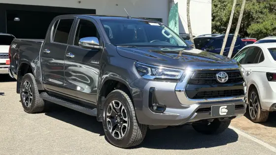 TOYOTA HILUX 2.8 D-4D TURBO DIESEL CD SRV 4X4 AUTOMÁTICO TOYOTA HILUX 2.8 D-4D TURBO DIESEL CD SRV 4X4 AUTOMÁTICO