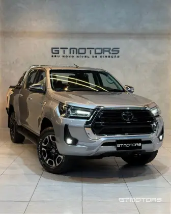 TOYOTA HILUX 2.8 D-4D TURBO DIESEL CD SRX 4X4 AUTOMÁTICO