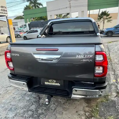 TOYOTA-HILUX-2021