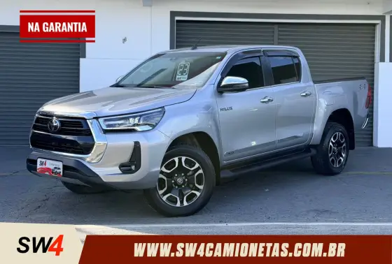 TOYOTA HILUX 2.8 D-4D TURBO DIESEL CD SRX 4X4 AUTOMÁTICO