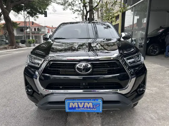 TOYOTA HILUX 2.8 D-4D TURBO DIESEL CD SRX 4X4 AUTOMÁTICO