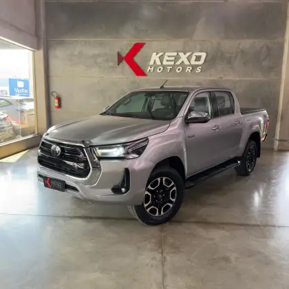 TOYOTA HILUX 2.8 D-4D TURBO DIESEL CD SRX 4X4 AUTOMÁTICO