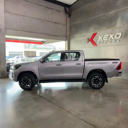 TOYOTA-HILUX-2.8 D-4D TURBO DIESEL CD SRX 4X4 AUTOMÁTICO TOYOTA-HILUX-2021