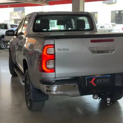 TOYOTA-HILUX-2021