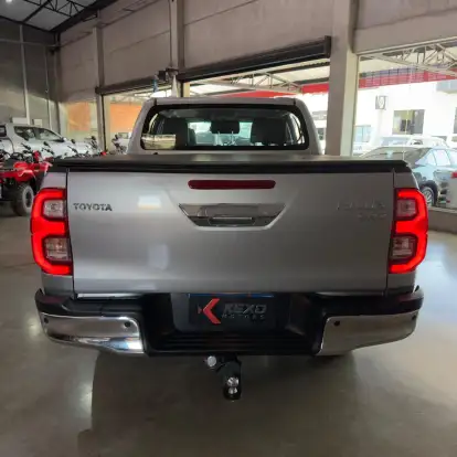 TOYOTA-HILUX-2.8 D-4D TURBO DIESEL CD SRX 4X4 AUTOMÁTICO TOYOTA-HILUX-2021