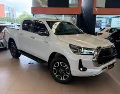 TOYOTA HILUX 2.8 D-4D TURBO DIESEL CD SRX 4X4 AUTOMÁTICO TOYOTA HILUX 2.8 D-4D TURBO DIESEL CD SRX 4X4 AUTOMÁTICO