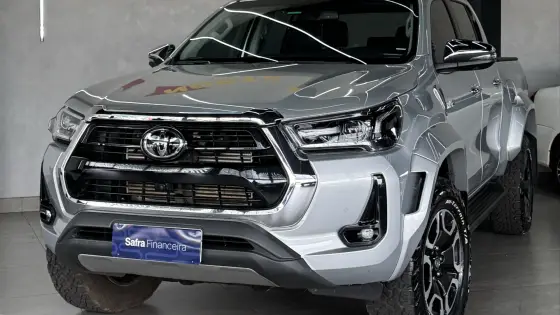 TOYOTA HILUX 2.8 D-4D TURBO DIESEL CD SRX PLUS 4X4 AUTOMÁTICO