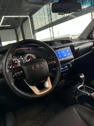 TOYOTA-HILUX-2025
