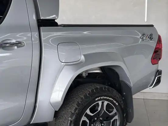 TOYOTA-HILUX-2.8 D-4D TURBO DIESEL CD SRX PLUS 4X4 AUTOMÁTICO TOYOTA-HILUX-2025